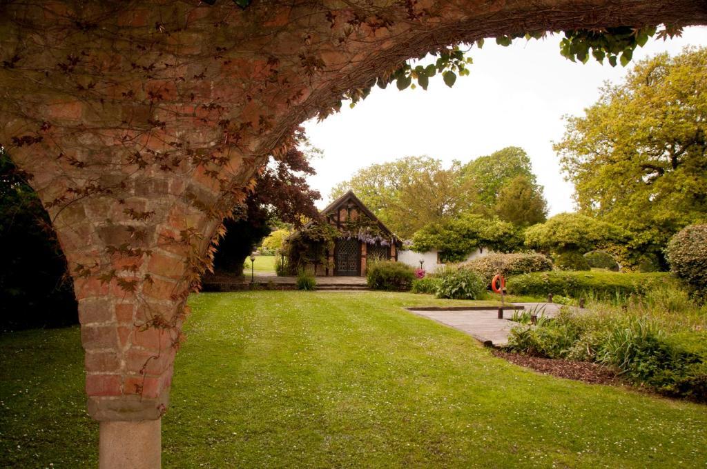 Ghyll Manor Country Hotel Horsham Exteriér fotografie